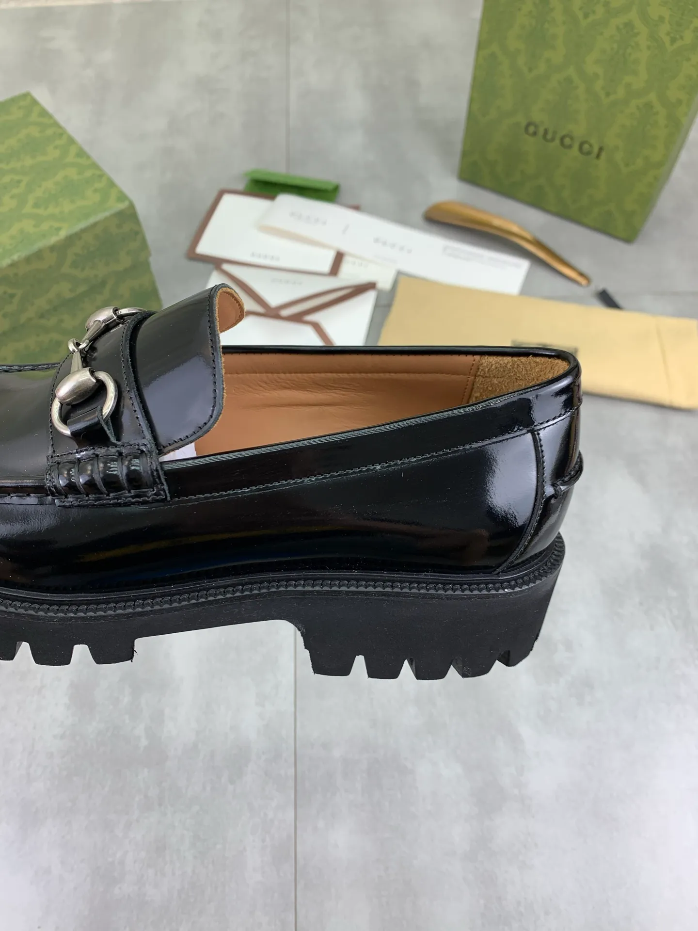 Factory price P840 💰💎💎💎Top version (original foam outsole) Brand: [GUCCi] Gucci's new business formal casual leather shoes Standard code: Men's size 39–45 (38 needs to be customized) Grade: Same style as the official website Original order quality Materials: Original open-edge beaded calfskin Water-dyed cowhide lining Original lightweight foam outsole Style category: Men's fashion Formal casual leather shoes, slip-on men's shoes series, young and fashionable, European and American trends, British style, casual matching, comfortable feet, color: multiple colors available, actual picture